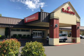 Отель Ramada by Wyndham Sacramento  Сакраменто